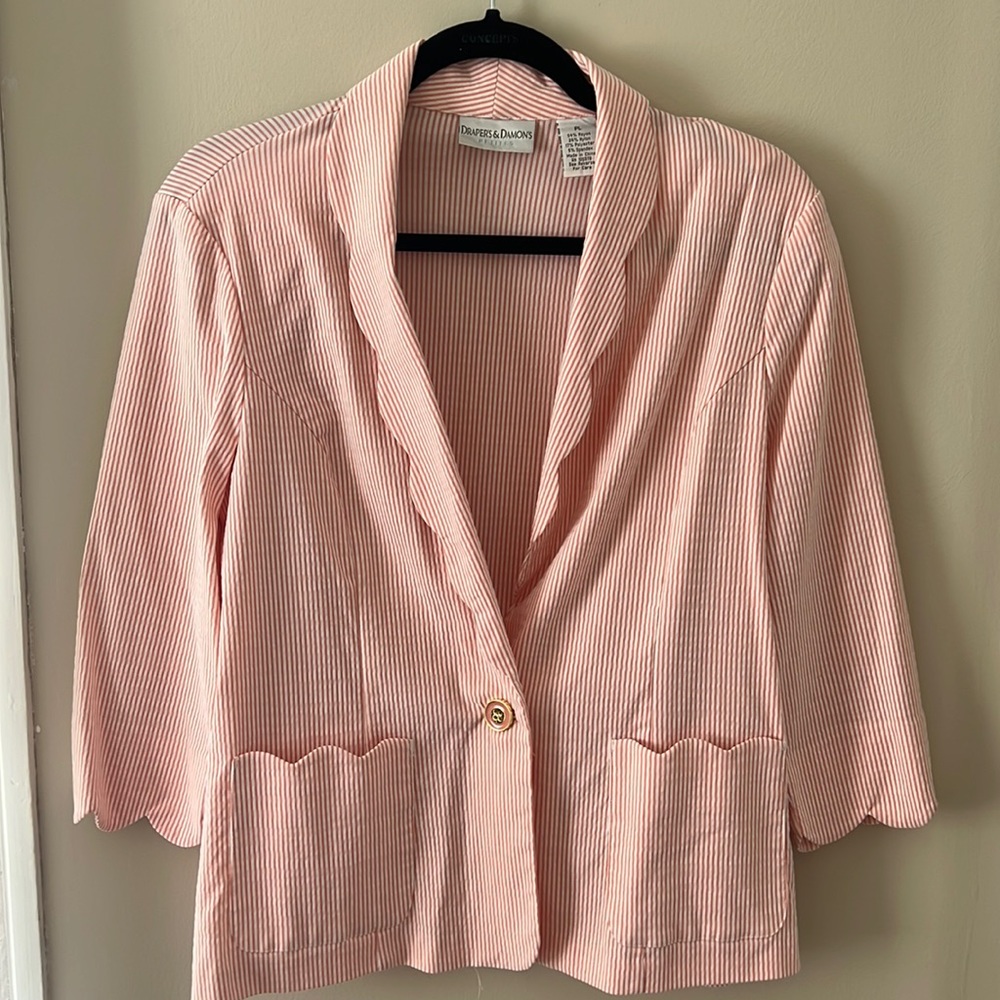 Draper and Damon Petite Large Pink Seersucker Blazer, 3/4 sleeves, scallop edge